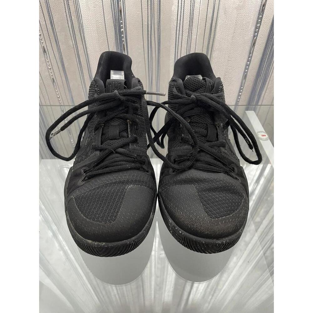 Nike Kyrie 3 Black Mesh Mid Top Basketball Shoes Size: 4Y (859466-005) F48